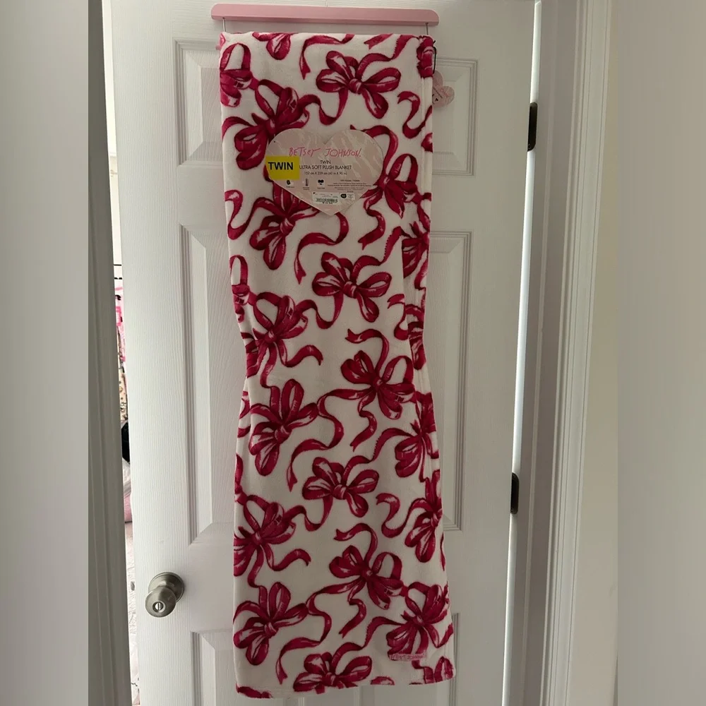 white Pink Bow throw Blanket